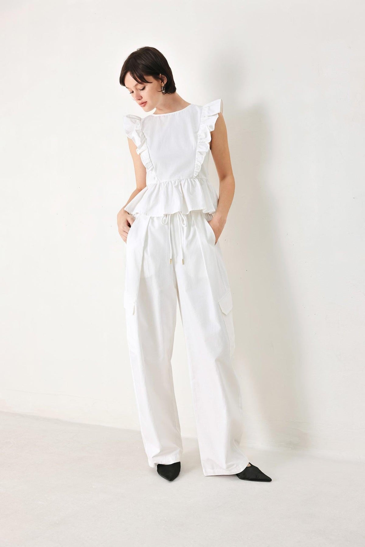 WHITE BLOSSOM WOVEN TOP